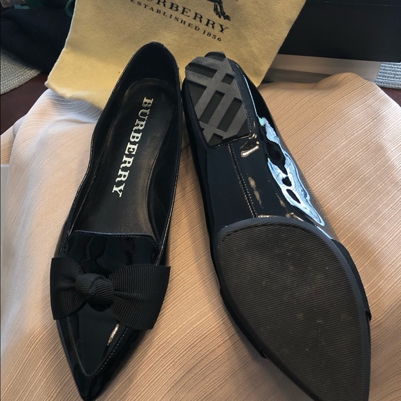 Burberry Shoes - Burberry flats with grosgrain bows authentic Burberry Shoes - Burberry flats with grosgrain bows authentic